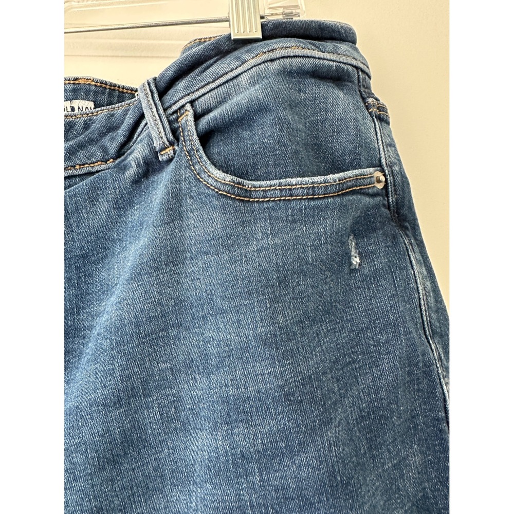 Old Navy Women's Skinny Jeans in Medium Blue Wash - Picture 4 of 7